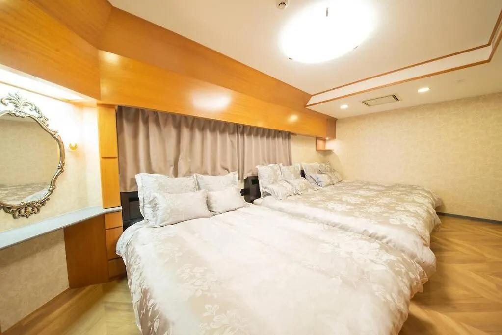 La3 Hotel 新宿三階建て一軒家（屋内エレベーター付き) Tokyo 0*,
